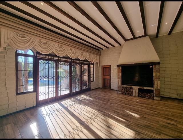 4 BEDROOM HOUSE FOR SALE IN TABLE VIEW